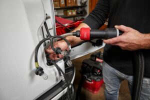 Milwaukee 49-90-2037 AIR-TIP Long Reach Flexible Micro Hose Set - Image 9