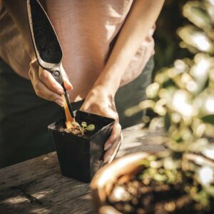 Fiskars 340110-1001 Seed Planting Trowel, Black - Image 3