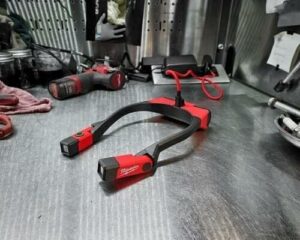 NEW! Milwaukee 2117-21 USB 400 Lumen Necklight With Trueview HD LED's - Image 2