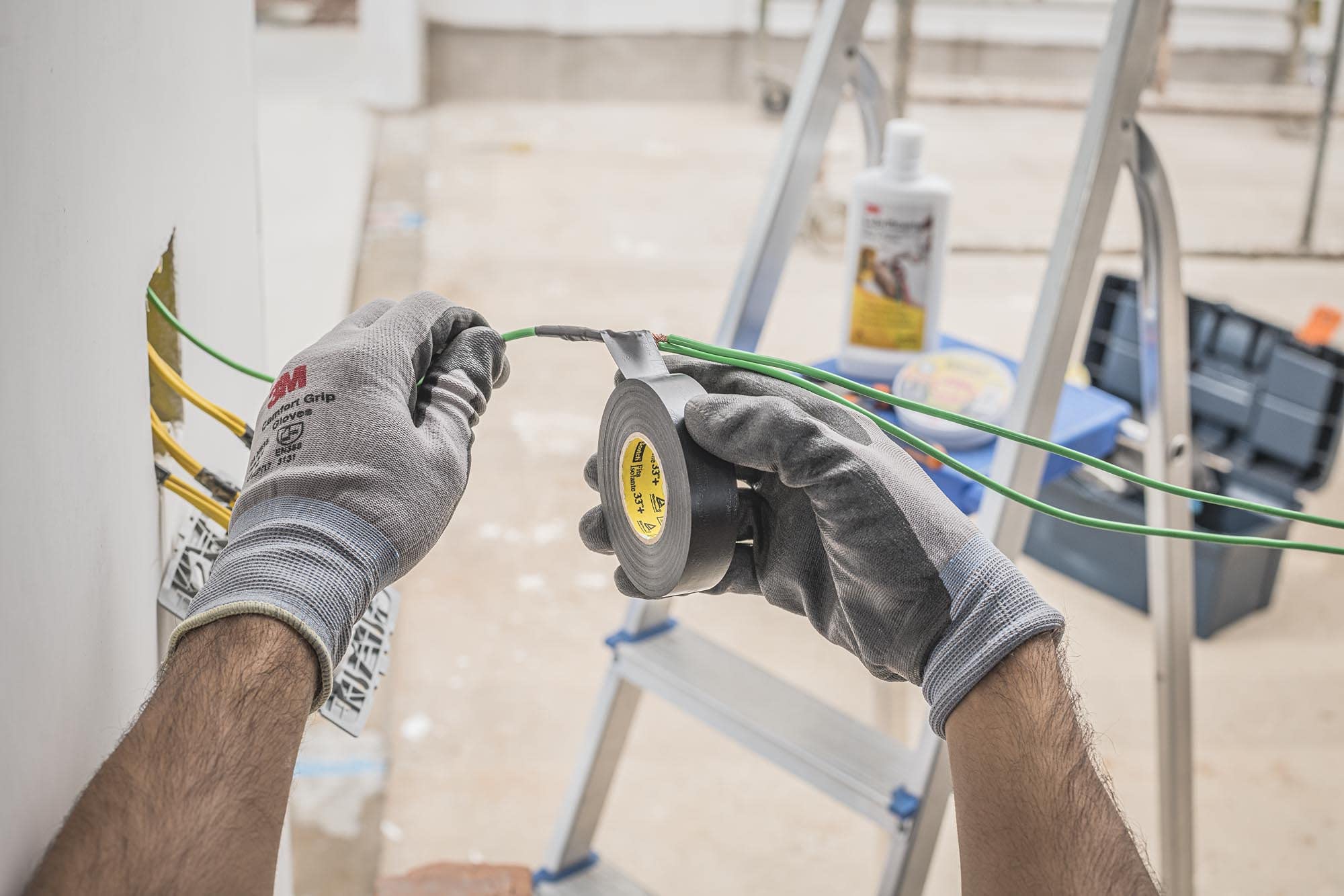 Scotch Super 33+ 3/4 in. W X 66 ft. L Black Vinyl Electrical Tape - Image 9